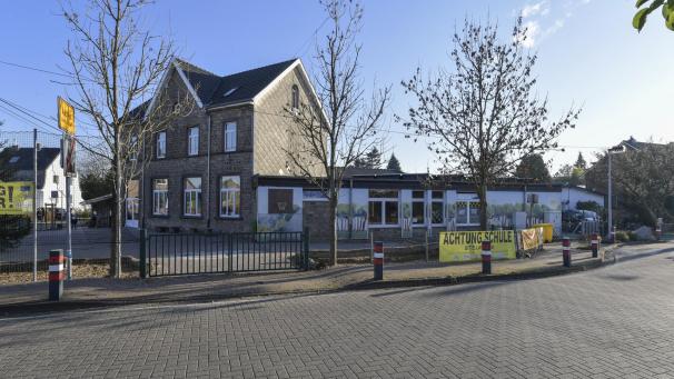 <p>Auch die Schule in Lichtenbusch muss jetzt schließen.</p>