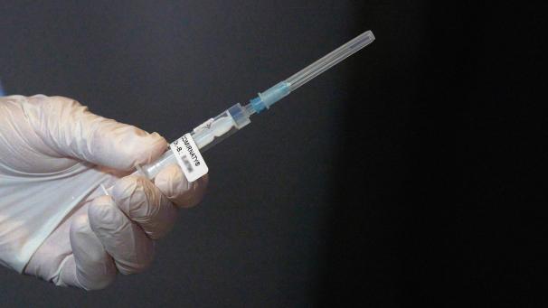 <p>Die deutsche Regierung hat den Weg frei gemacht für rasche Lockerungen der Corona-Regeln für vollständig Geimpfte und Genesene.</p>