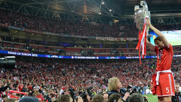 <p>2013: Van Buyten jubelt im Londoner Wembleystadion.</p>