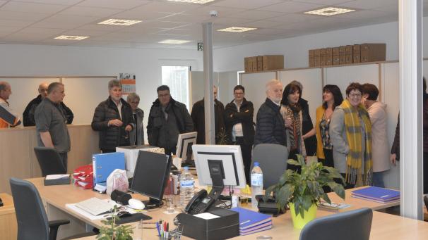 <p>Noch vor Beginn der Corona-Pandemie konnte die Gemeindeverwaltung Büllingen die neu gestalteten Räumlichkeiten im Rathaus beziehen. „Ein Glücksfall“, sagt das Kollegium im Nachhinein.</p>