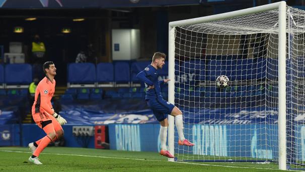 <p>Thibaut Courtois musste in der ersten Hälfte mitansehen, wie Timo Werner einen Abpraller über die Linie drückte.</p>