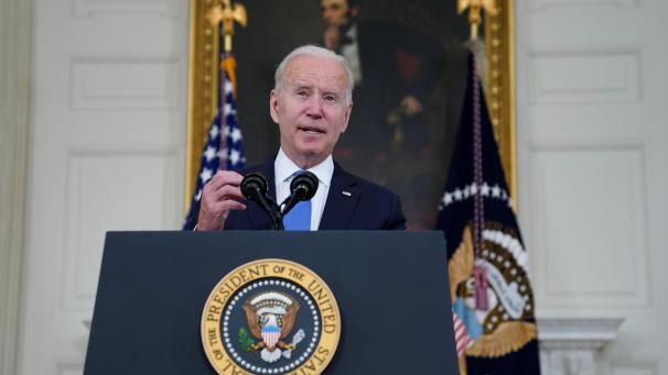 <p>Statt in das Eigentum der Forscher einzugreifen, täte Joe Biden besser daran, den Export von Impfstoffen aus den USA in ärmere Länder zu erlauben.</p>