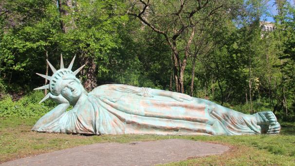 <p>Die neue „Lady Liberty“ steht bzw. liegt im Morningside Park.</p>