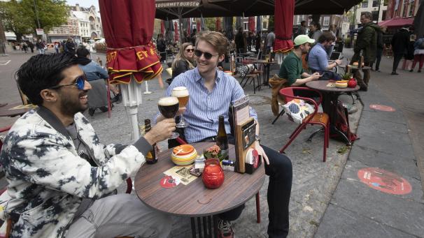 <p>Ein Prosit auf etwas mehr Freiheit</p>