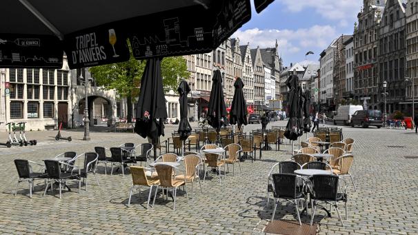 <p>Platz genug: Auf dieser Terrasse im Herzen Antwerpens ist keine Plexiglaswand zu finden.</p>