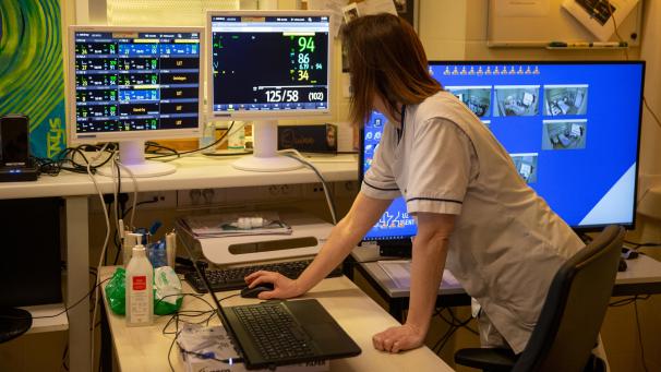 <p>Die Zahl der Covid-19-Patienten auf den Intensivstationen ist so niedirig wie seit dem 28. März nicht mehr.</p>