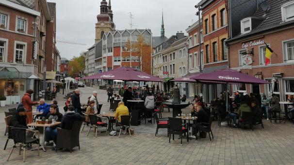 <p>Trotz der „frischen“ Temperaturen waren die Terrassen, auch in Eupen, am Samstag gut gefüllt.</p>