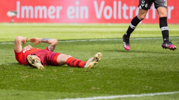 <p>Duda rutschte vor seinem Elfmeter für Köln aus.</p>