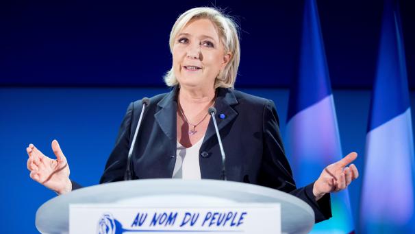<p>Marine Le Pen ist eine Politikerin der rechtsextremen Partei Rassemblement National, die bis Juni 2018 unter dem Namen Front National auftrat.</p>