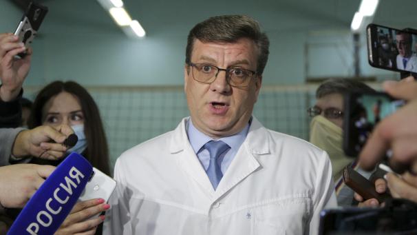 <p>Alexander Murachowski, Chefarzt des Ambulanzkrankenhauses Nr. 1, spricht bei einer Pressekonferenz über den Gesundheitszustand von Nawalny, der wegen Vergiftungsverdacht auf der Intensivstation des Krankenhauses behandelt wurde.</p>