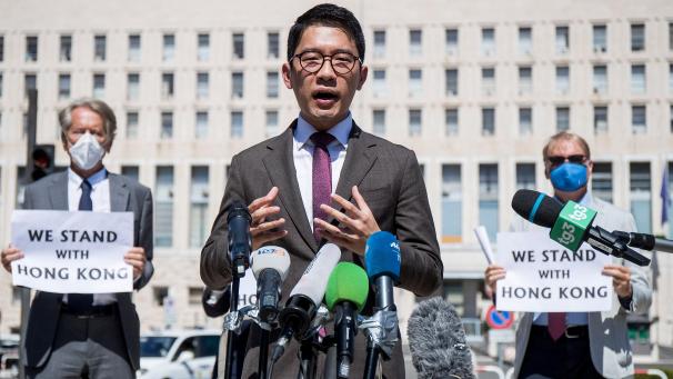 <p>Der Hongkonger Demokratie-Aktivist Nathan Law gibt for dem italienischen Außenministerium eine Pressekonferenz.</p>