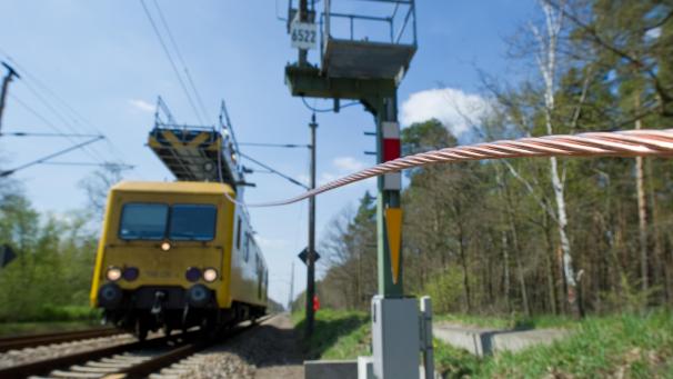 <p>Die mutmaßlichen Täter hatten es auf Kupferkabel entlang der Eisenbahnlinie abgesehen.</p>