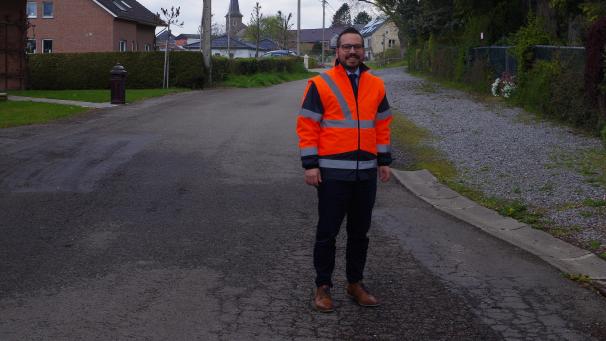 <p>Die Strommasten sollen verschwinden und Bürgersteige entstehen. Das sind nur zwei Elemente des Kanal- und Straßenbauprojektes am Völkersberg in Hergenrath.</p>