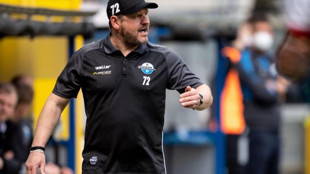 <p>Steffen Baumgart steht noch in Paderborn an der Seitenlinie.</p>