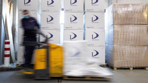 <p>Die Wirtschaft hat unter der Coronakrise arg gelitten. Viele Unternehmen mussten Teile ihrer Mitarbeiter in Kurzarbeit setzen.</p>