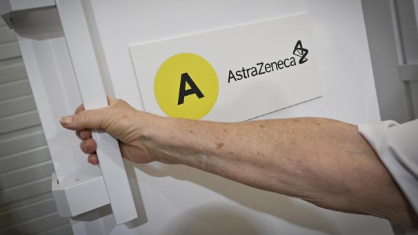 <p>Untersucht wurden Fälle, bei denen im Abstand von vier Wochen entweder zuerst das Präparat von Astrazeneca verabreicht wurde und dann der Impfstoff von Biontech/Pfizer oder umgekehrt.</p>