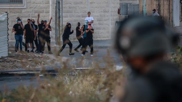 <p>Droht sich zu einem Bürgerkrieg zu entwickeln: Der Konflikt zwischen den Palästinensern und Israel hat zu Lynchangriffen auf beiden Seiten in Städten geführt, wo bislang Araber und Israelis mehr oder weniger konflikfrei zusammenlebten.</p>