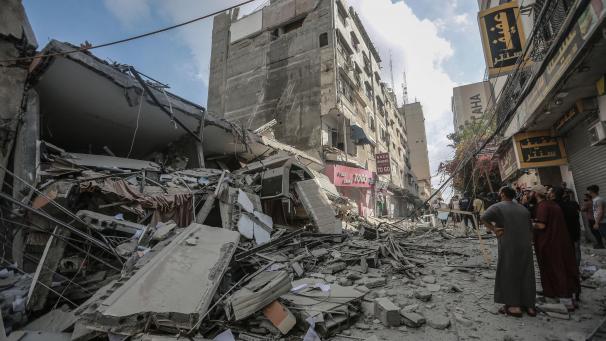 <p>Seit dem 10. Mai beschießen militante Palästinenser Israel mit Raketen. Israels Armee reagiert darauf mit Angriffen auf Ziele im Gazastreifen, vor allem durch die Luftwaffe.</p>