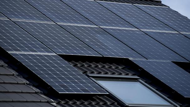 <p>In Flandern wurde ein Betrug mit grünen Zertifikaten in Höhe von 18 Millionen Euro für die Jahre 2019 und 2020 aufgedeckt.</p>