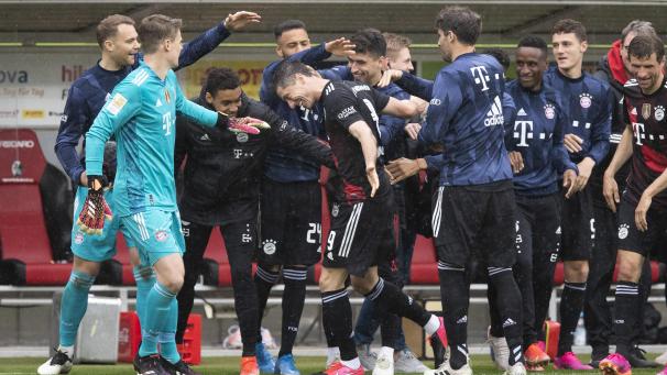 <p>Robert Lewandowski vom FC Bayern München hat Gerd Müllers Bundesliga-Rekord von 40 Treffern in einer Saison eingestellt.</p>