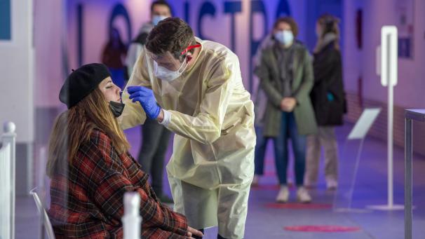 <p>Zuletzt wurden hierzulande durchschnittlich 51.300 Tests pro Tag durchgeführt.</p>