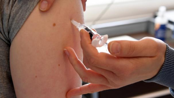 <p>In den Augen von DG-Gesundheitsminister Antoniadis sollten Kinder nur dann gegen Corona geimpft werden, wenn dies ihrem eigenen Schutz dient.</p>