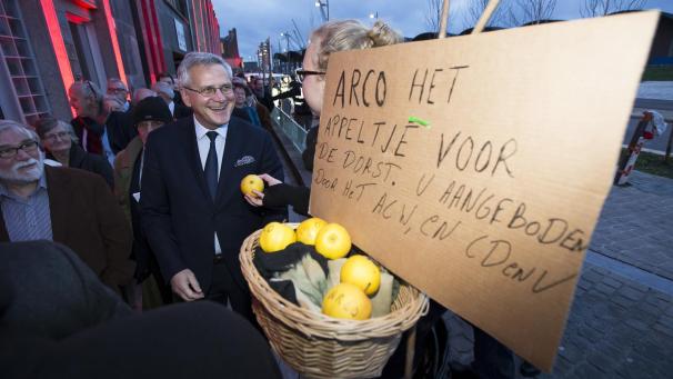 <p>Dieses Bild entstand Anfang 2016 in Antwerpen im Rahmen des Neujahrsempfangs der flämischen Christdemokraten. Arco-Mitglieder protestieren bei dem damaligen CD&amp;V-Föderalminister Kris Peeters.</p>