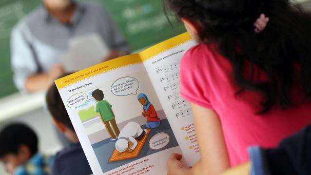 <p>Das Land NRW will den Islamischen Religionsunterricht weiter ausbauen und ein neues Kapitel in der Zusammenarbeit mit den Islamverbänden aufschlagen.</p>