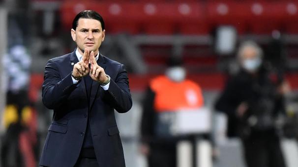 <p>Bayer Leverkusen hat einen neuen Trainer. Der Schweizer Gerardo Seoane folgt auf Hannes Wolf, der vom Deutschen Fußball-Bund ausgeliehen war.</p>