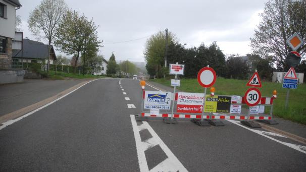 <p>In Emmels wird die Straße bis zum Sommer erneuert.</p>