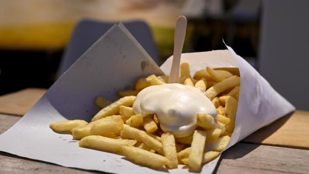 <p>Ein Gastronom, der ein Restaurant und drei Fritüren betrieb, war vom Eupener Strafgericht Ende 2017 zu Zahlungen von über 1,4 Millionen Euro verurteilt worden. In der Berufung wurde nun eine Verjährung der Taten festgestellt.</p>