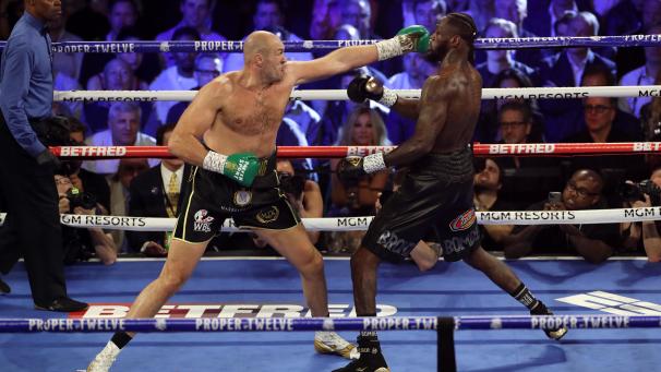 <p>Tyson Fury (links) und Deontay Wilder in Aktion</p>