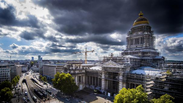 <p>Dunkle Wolken über dem Brüsseler Justizpalast: Die Coronakrise wird sich in den kommenden Jahren in den Finanzen des Staates bemerkbar machen.</p>