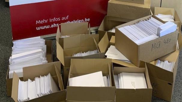 <p>Die Eltern-Umfragen in Papierform</p>