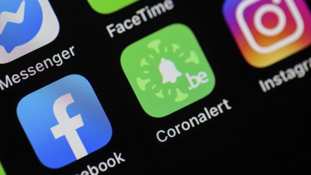 <p>Die Nutzung der Warn-App Coronalert bleibt auch weiterhin umstritten.</p>