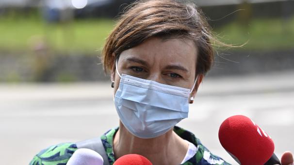 <p>Wenke Roggen steht Journalisten Rede und Antwort.</p>