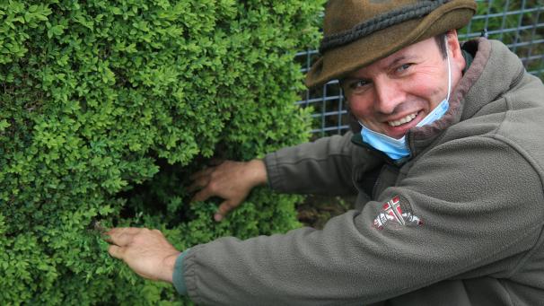 <p>Naturexperte Mike Quaschning gibt wertvolle Tipps und Erläuterungen zum Anlegen und Pflege eines naturnahen Gartens. Der eigene Garten kann bei entsprechender Gestaltung gleichzeitig eine wertvolle Oase der Natur und wichtiger Lebensraum für unzählige Lebewesen sein.</p>