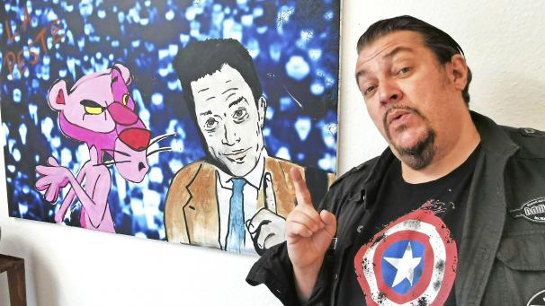 <p>Malte Sonnenfeld arrangiert in seinen Werken ungewöhnliche Begegnungen. In einem Bild stehen sich Albert Camus und Pink Panther gegenüber.</p>
