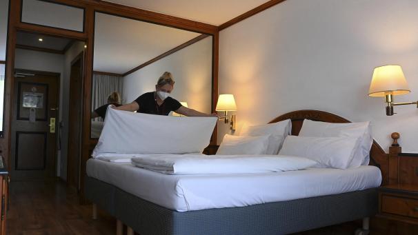 <p>Viele Hotels waren in der Coronakrise kaum ausgelastet, können wegen der geltenden Bestimmungen aber nicht von einer Senkung der Immobiliensteuer profitieren. Die ostbelgische Regionalabgeordnete Christine Mauel möchte das ändern.</p>