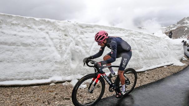 <p>Besonders unter schwierigen Voraussetzungen zeigt Egan Bernal beim Giro seine Klasse.</p>