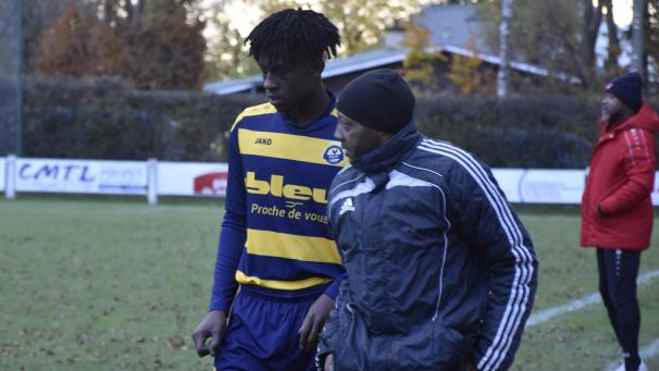 <p>Bildtext: Moussa Diané (hier im Trikot von Hautes Fagnes neben Trainer Tommy Chiragarhula) wechselt nach Raeren-Eynatten.</p>