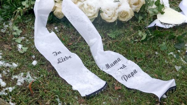 <p>Wer ein Kind oder einen Partner verliert, hat künftig Anspruch auf zehn Tage Trauerurlaub.</p>