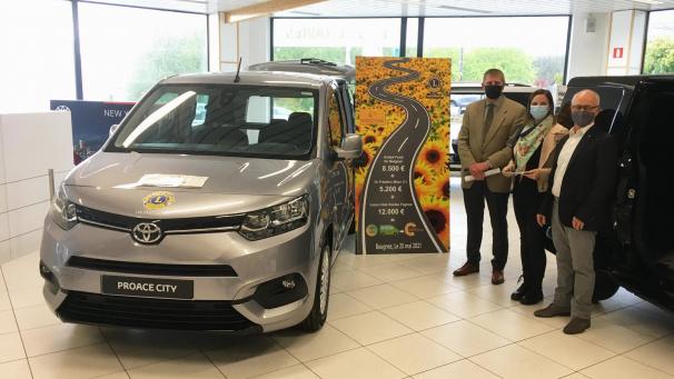 <p>Die VoG „Tournesol“ erhielt dank Spenden ein neues Fahrzeug.</p>