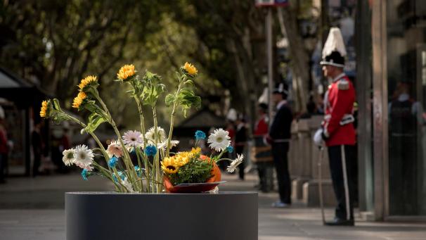 <p>Der Anschlag im Sommer 2017 erschütterte Spanien: Am Nachmittag des 17. August raste ein 22-Jähriger mit einem Lieferwagen in eine Menschenmenge auf dem Boulevard Las Ramblas in Barcelona.</p>