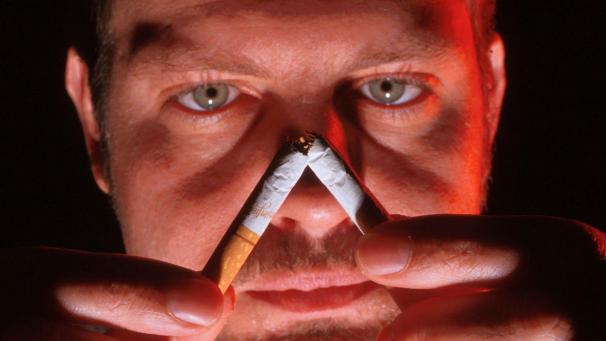 <p>Gute Vorsätze lohnen sich nicht nur zum Jahresbeginn, sondern jederzeit: Gerade in Zeiten der Coronavirus-Pandemie ist es sinnvoll, mit dem Rauchen aufzuhören. Neben dem unmittelbaren gesundheitlichen Nutzen trägt der Verzicht auf Zigarette und Co. auch dazu bei, sich vor einem schweren Krankheitsverlauf in der Corona-Pandemie zu schützen.</p>