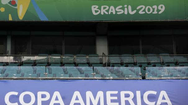 <p>Das Arena Fonte Nova Stadion ist mit Bannern für die Copa America vorbereitet.</p>