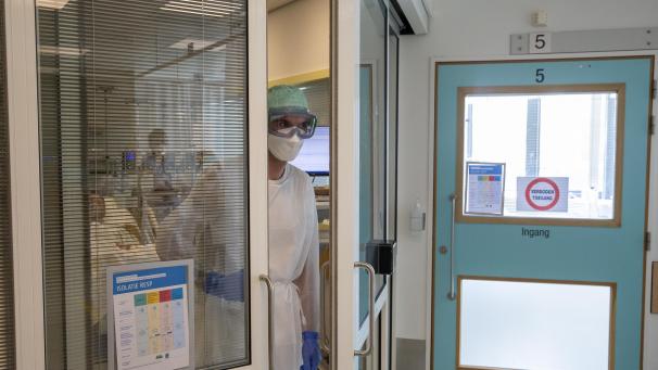 <p>Die Anzahl der Corona-Patienten, die hierzulande intensiv behandelt werden müssen, sinkt weiter.</p>