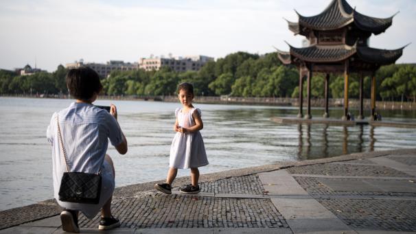 <p>Ende Oktober 2015 erklärte das Zentralkomitee der Kommunistischen Partei die Ein-Kind-Politik offiziell für beendet.</p>