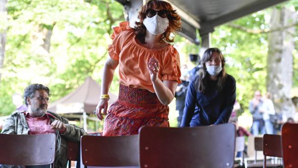 <p>Die Besucher hielt es nicht auf ihren Sitzplätzen.</p>