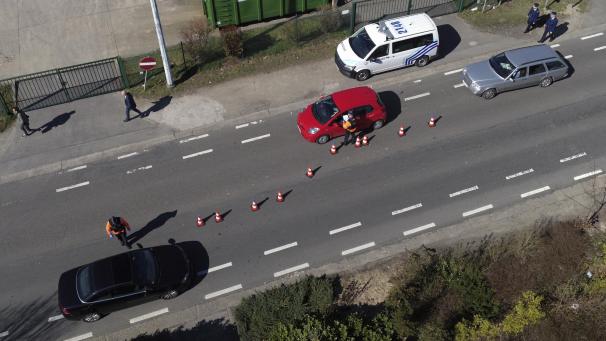 <p>Illustration picture shows a police control at the border between Belgium and Germany in Kelmis - La Calamine, Tuesday 24 March 2020. Borders with The Netherlands, France, Germany and Luxembourg are closed to non-essentials travel to prevent further spread of COVID-19. BELGA PHOTO ERIC LALMAND</p>